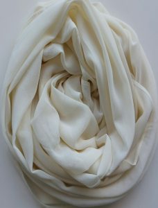 Hijab mousseline blanc cassé